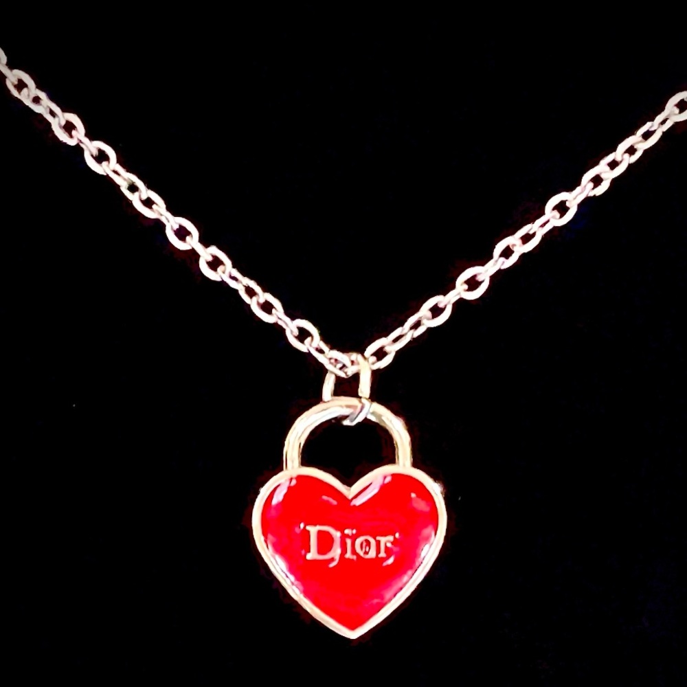 ❤️🔥 6 PIECE SET: Dior❤️pendant + Dior Cosmetic Bag + Dior Mirror + 3 Dior Cards - Picture 3 of 12